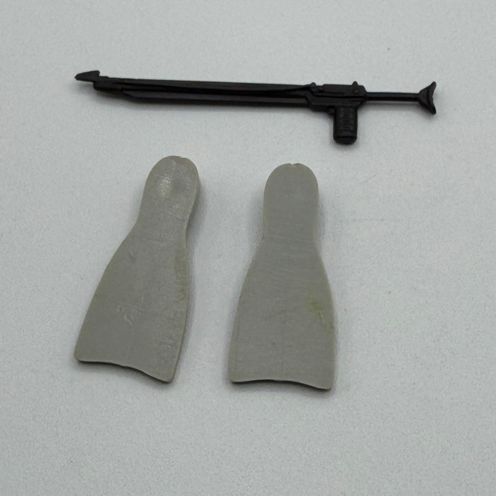 Vintage 1985 GI Joe Eels Frogman Accessories Speargun and Gray Fins Cobra Lot - Picture 1 of 7